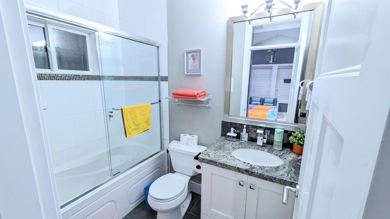 Cozy Ensuite Room Near Nature & Amenities Surrey Eksteriør billede